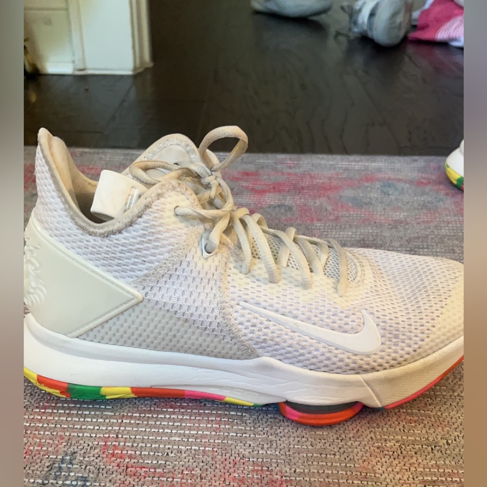 Nike LeBron Witness 4
White Multi Camo